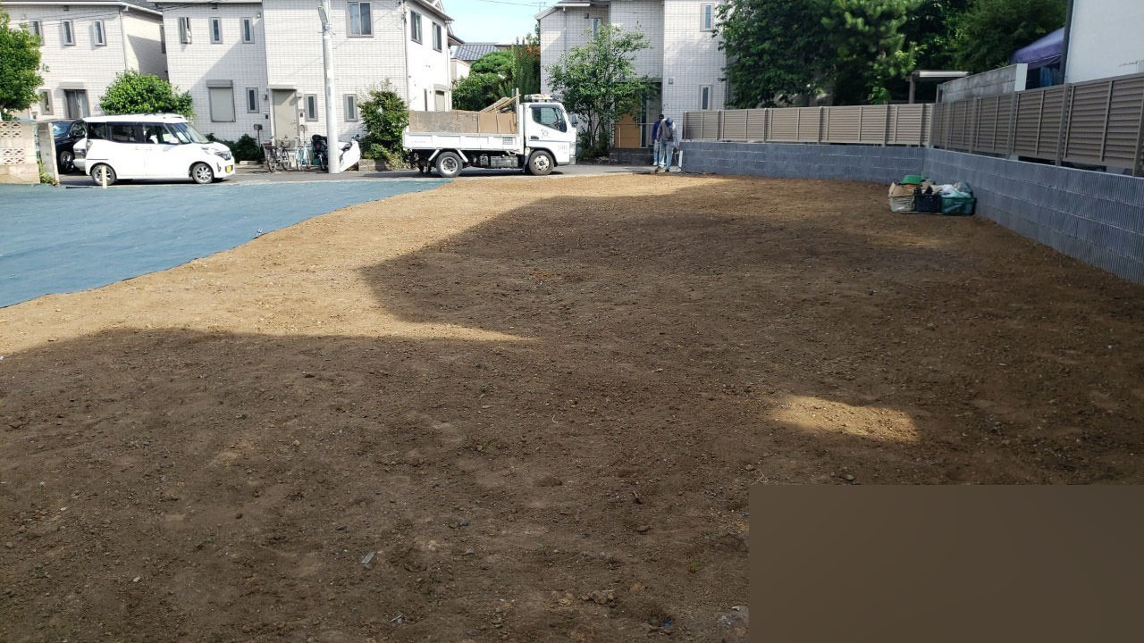 東京都世田谷区　防草シート張り 事例写真