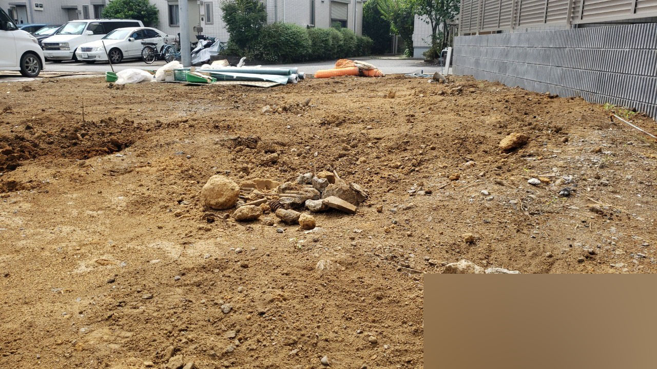 東京都世田谷区　防草シート張り 事例写真