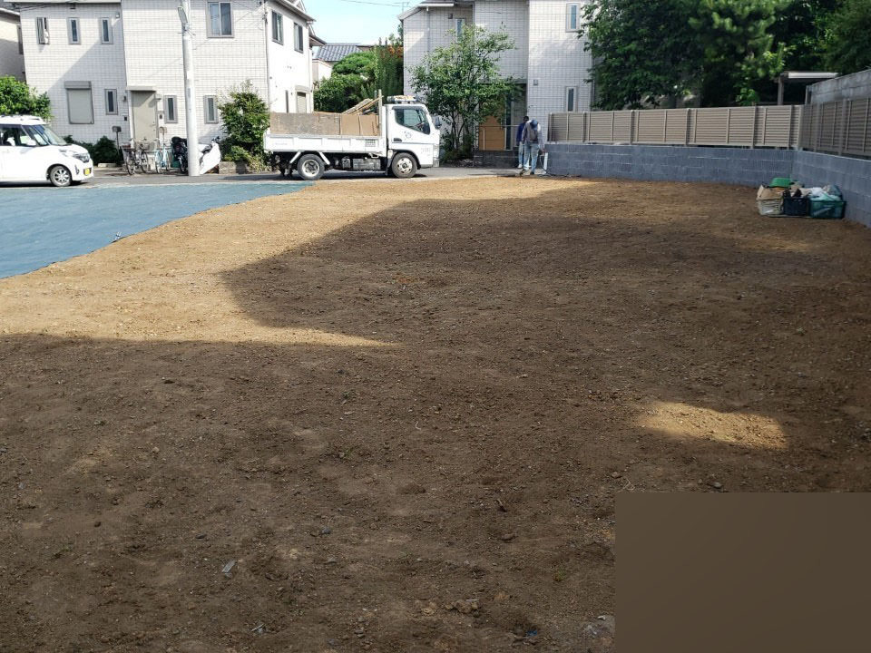 東京都世田谷区　防草シート張り