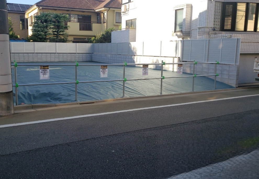 東京都世田谷区　防草シート張り